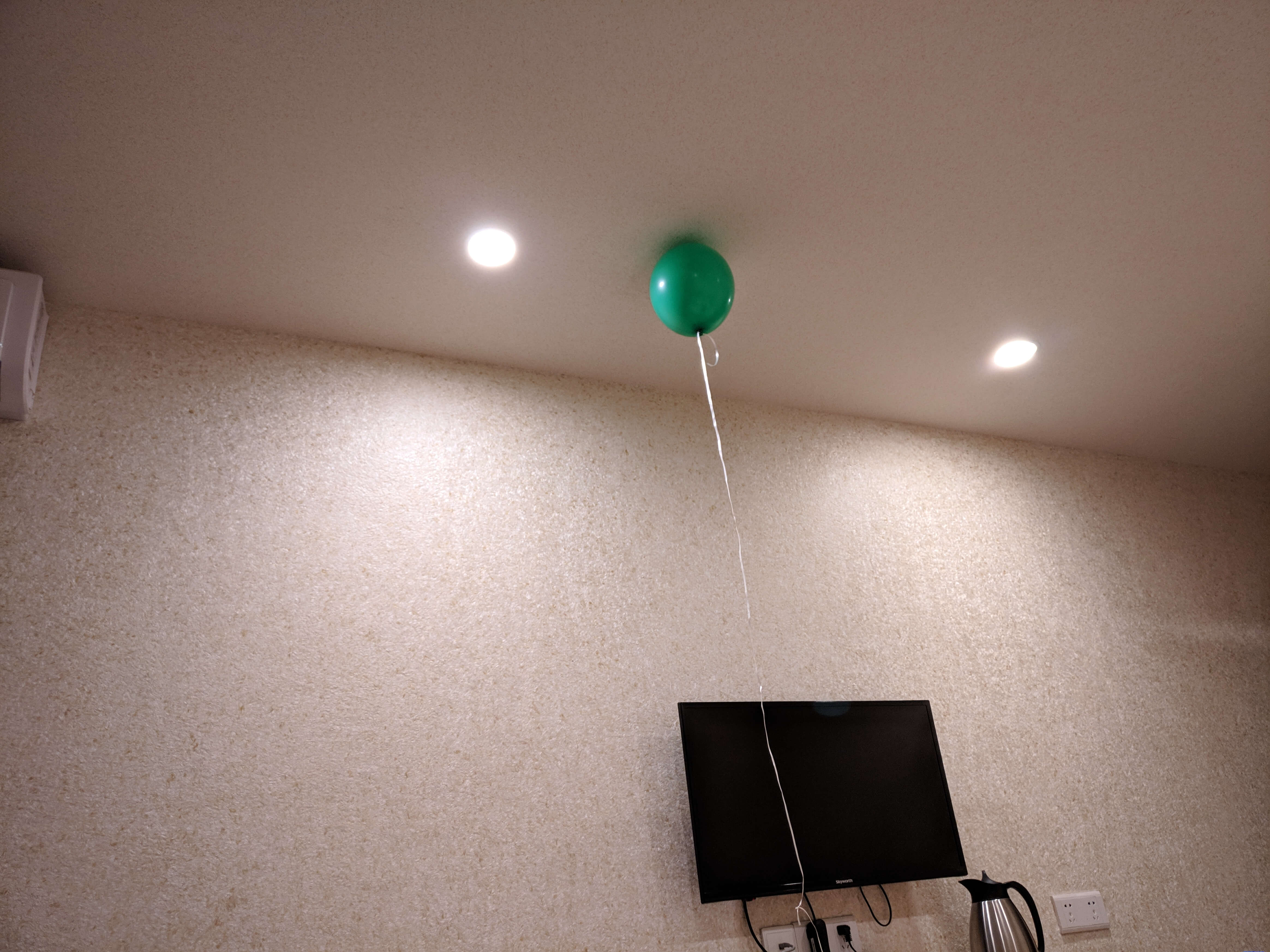 天花板上的气球